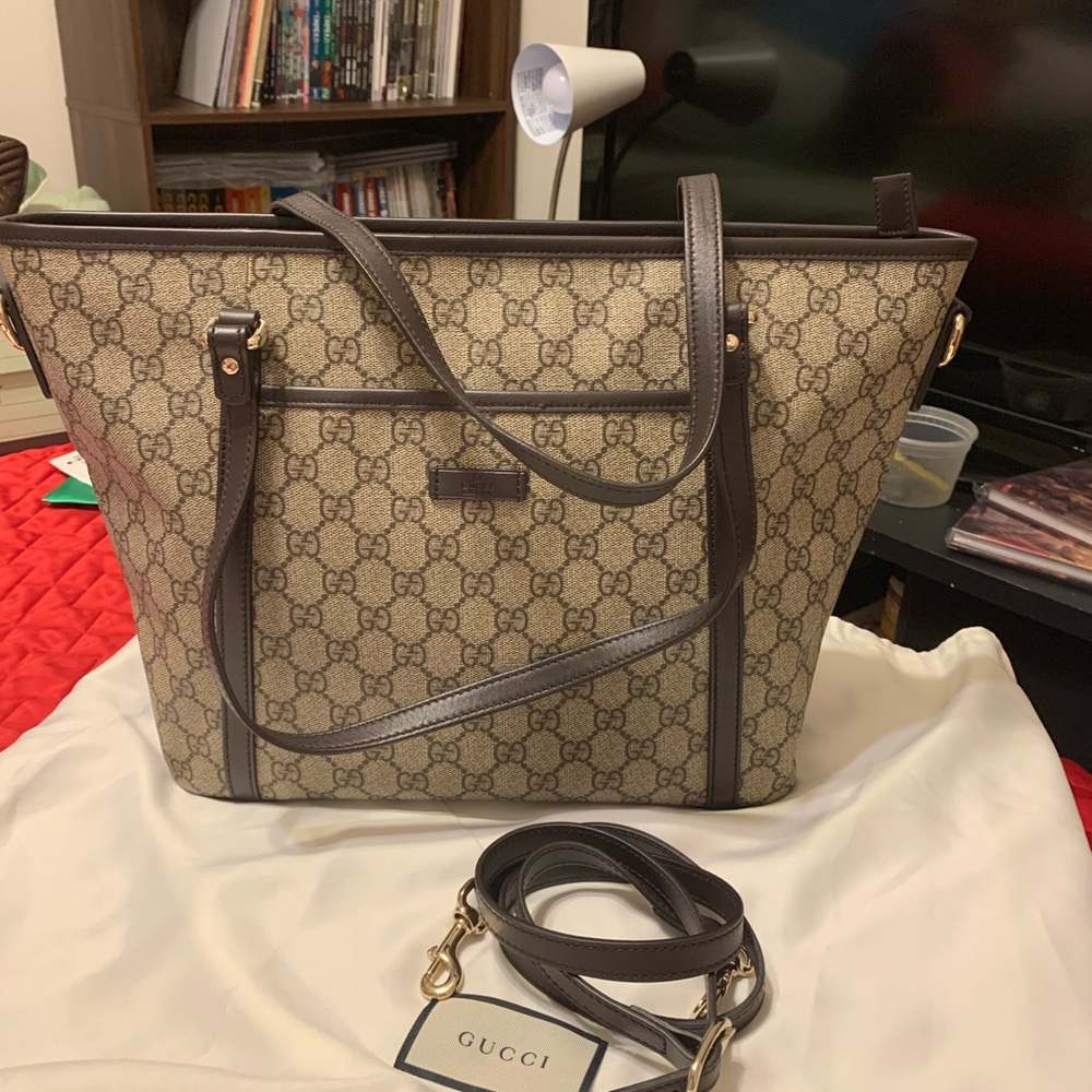 Gucci 2 way tote bag SOLD TO MERCARI ๐๐๐โ
โ
โ
๐
๐
- Picture 1 of 7